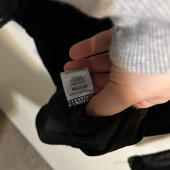 COPY - Women’s top - Picture 5 of 8